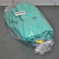 (36 Pair) Mapa AF-18 Nitrile Gloves 483428ZQK, Size 8, 18mil, 13″ Length, Green