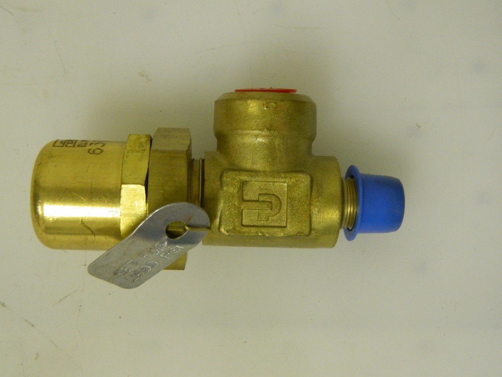 Parker Relief Valve 1/4" Inlet 1-11/16" Wide 3-3/4" High 631B-12-