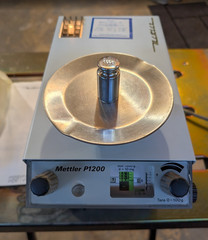 METTLER P1200 ANALYTICAL BALANCING SCALE 110 VOLT, MAX LOAD 1200 G