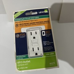 Leviton Fault Circuit Interrupter GFCI Outlet 15-125V (A12) Slim