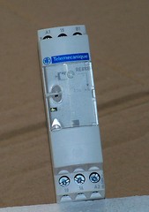 RE8RB51BUTQ Telemecanique off delay .05 to 0.5s 24vac/dc