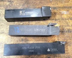 LOT OF INDEAXBLE TOOL HOLDRS SANDVIK OTHER 1 1/4 ” SHANK + NEW INSERTS