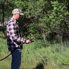 Master MFG 60 Gallon Deluxe 3-Point Broadcast Sprayer, 10 Foot Swath