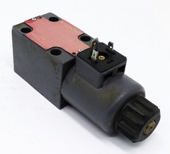 Moog N-WE42P06H22PBOBN0 35MPa Directional Control Valve -used-