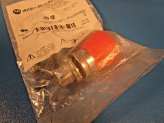 ALLEN BRADLEY 800FM-LMP44, Momentary 3-Position Push-Pull Mushroom Illuminated