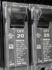 🤪 GE GENERAL ELECTRIC 225 AMP MAIN LUG PANELBOARD 240 VAC 3Ø 3W 42 CIRCUIT AB49