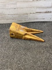1U3352WTL ITR Excavator Bucket Twin Sharp Rock Tooth, Fits CAT J350