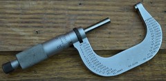 The L.S. Starrett Co. No. 2RL 1-2″ Outside Micrometer Satin Chrome .001″ 137 STD