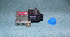 New Numatics Mark 3 031SA4414000061 Pneumatic Solenoid Valve with Base 24 VDC