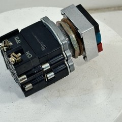 CUTLER HAMMER E30EG 120V 50/60Hz Compact Push Button w/Start-Stop- Ind Light