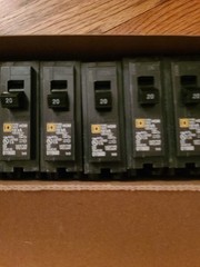 NEW HOM120, (1) BOX OF (10) 20 Amp, 120 Volt, 1 Pole, Circuit Breakers