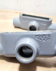 Cooper Crouse-Hinds X28 Conduit Body 3/4″ Form 8 Painted, Threaded (Qty 2)