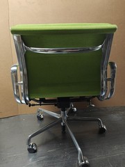 Authentic Herman Miller Eames Soft Pad Group Management Chair Green Fabric EA43
