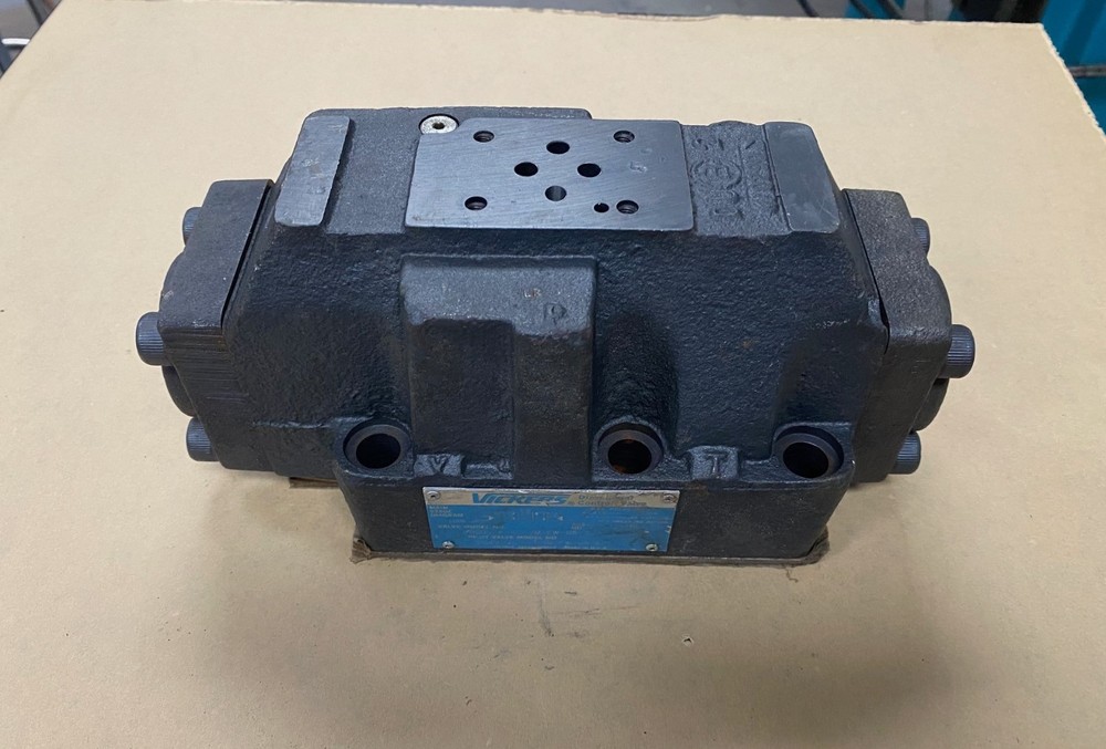 VICKERS DG5S-8-8C-VM-FW-B5-30 DIRECTIONAL VALVE DG4V-3S-6C-VM-FW-B5-60 3000 PSI