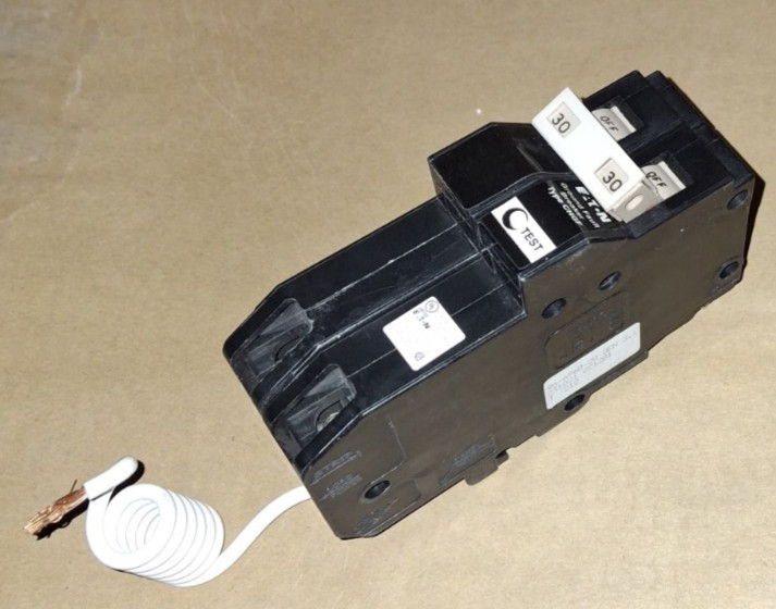 NEW EATON CUTLER HAMMER CHN230GF 30A GFCI CIRCUIT BREAKER GROUND FAULT 2 POLE CH