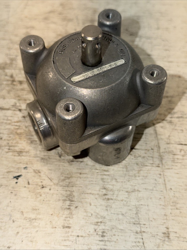 New Old Stock Barksdale 9023-MA Valve 9023MA No Handle