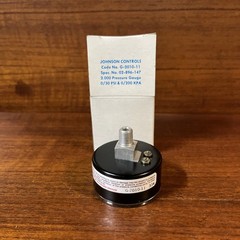JOHNSON CONTROLS PRESSURE GAUGE G-2010-11 (0-30 PSI & O-200 KPA) NOS