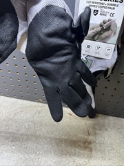 Large & XLarge Cut Resistant Gray Breathable Nitrile Work Gloves cut level A5