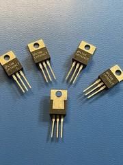 LM7806CT IC VOLTAGE REGULATOR 6V 1.5 A ST TO-220 (5 PER LOT)