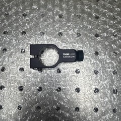 Thorlabs RA90RS/M – Right-Angle Ø25.0 mm to Ø1/2″ Post Clamp