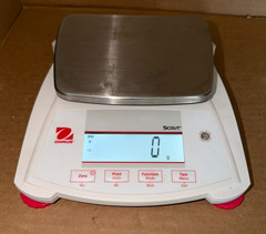 NEW OPEN BOX Ohaus Scout SPX8200 Portable Precision Balance 8200g x 1g