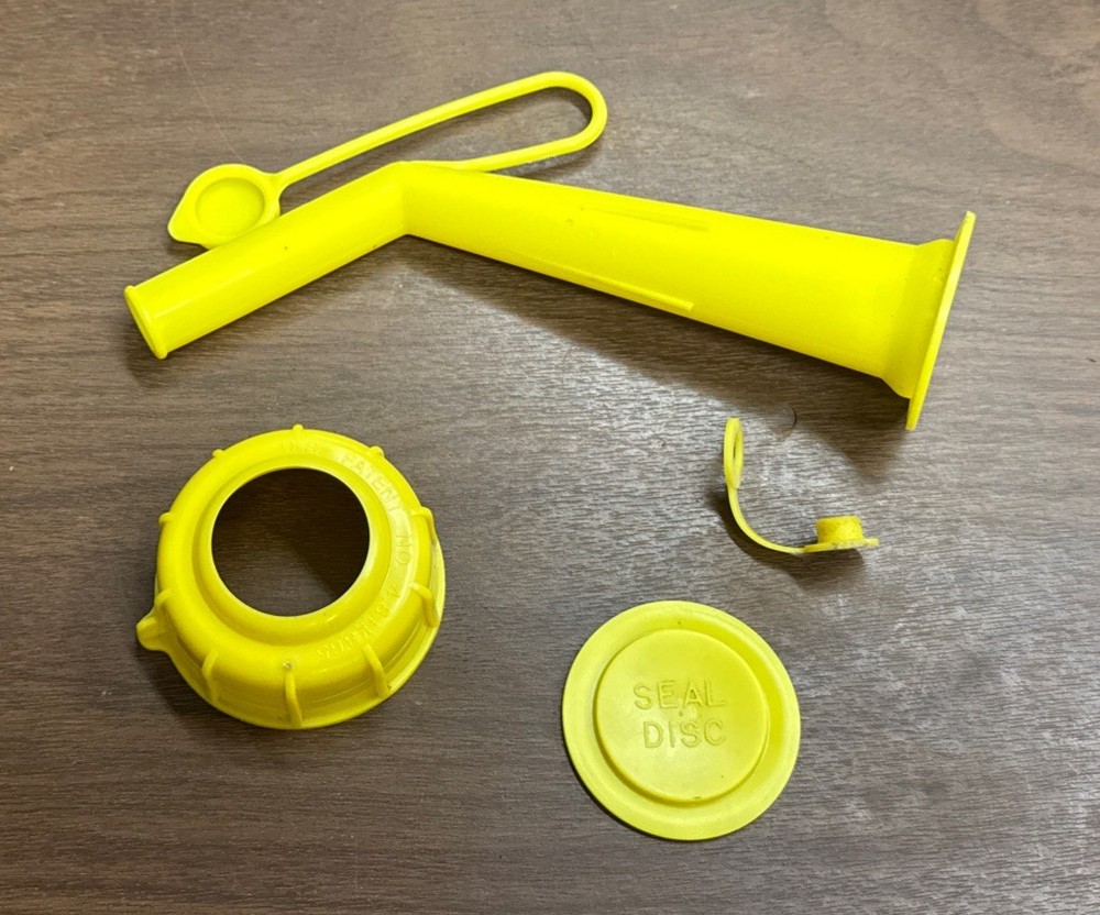 Chiton Gas can spout – YES HAS screen, Seal Disc, Vent Cap! VERY NICE CONDITION