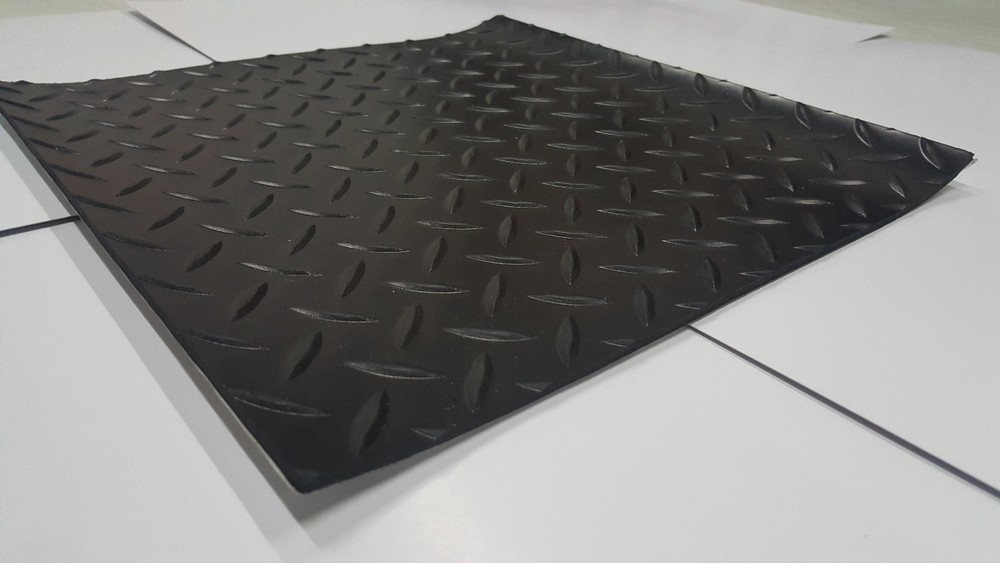 DIAMOND Self-Adhesive Rubber Safety Mat 12 in. x 12 in.