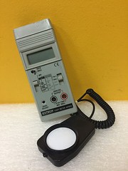 Extech 401025, FC= 0 to 5,000, Lux=0 to 50,000, 5% Acc, Candle / Lux Meter
