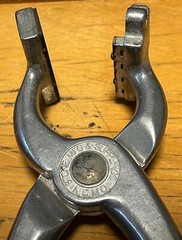 VINTAGE STONE MFG SUPPLY CO LIVESTOCK PIG TATTOO PLIERS + DIGITS KANSAS CITY MO