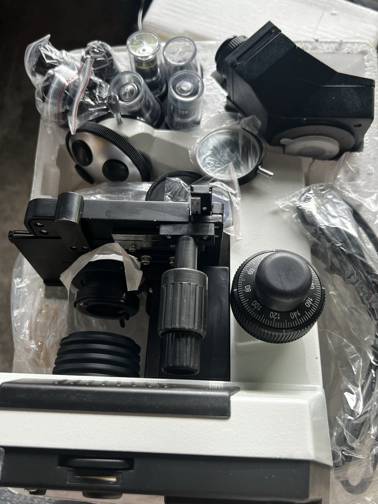 microscope Omax trinocular M827T Binacular New (retail $800)