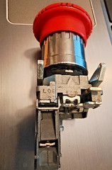 Telemecanique Zbe-102 Emergency Stop Button With Contact Block 240v 3a FIT YALE