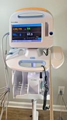 Welch Allyn Connex Patient Vital Signs Monitor- VSM6000 with new battery & stand