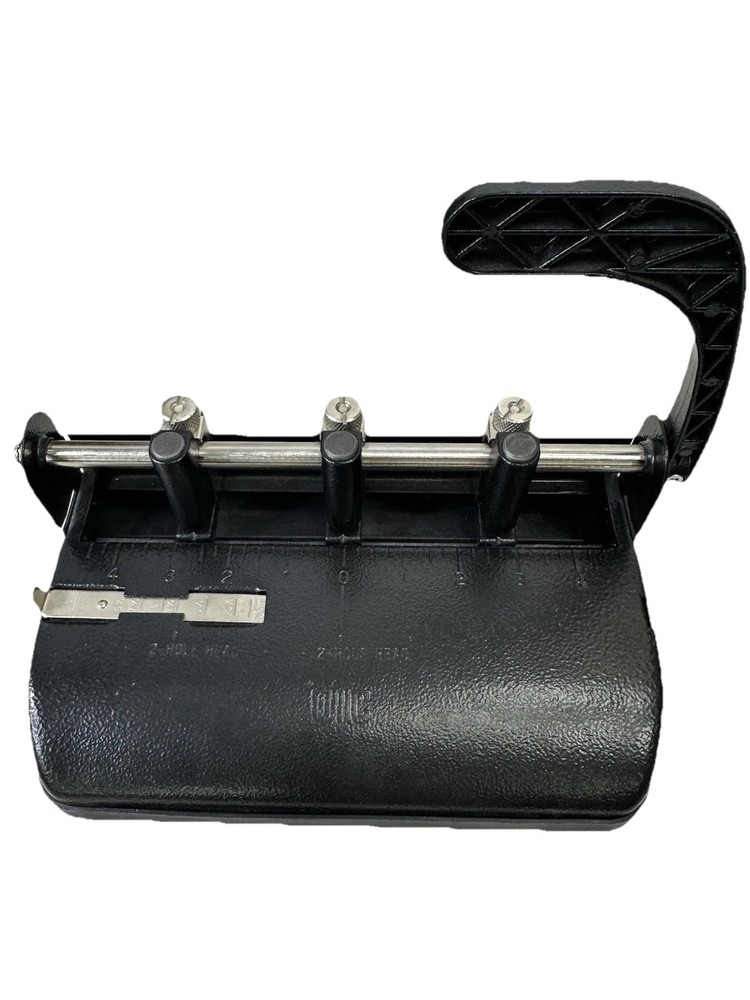 OIC Heavy-Duty 3-Hole Punch – Solid Metal – EUC (32-Sheet Capacity)