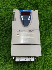SCHNEIDER ELECTRIC ( ATV71 ) ALTIVAR 71 ATV71HU15N4Z 1.5 KW 2 HP AC DRIVE