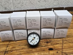 Lot Of 10 US GAUGE 30psi Pressure Gauges 1-1/2″ NEW 1/8 Center Back Mount