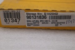 NEW GARLOCK KLOZURE 25003-3604 SEAL LIP 9-1/4IN STOCK 5646A