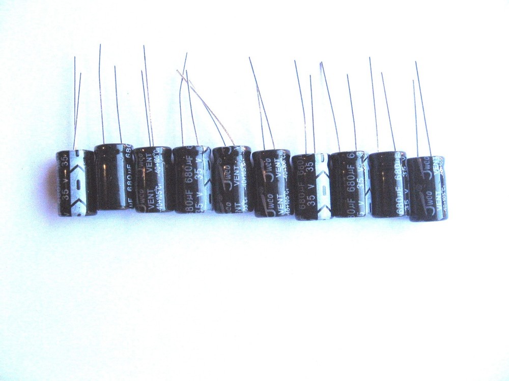 680uF 35V (10x) Electrolytic Capacitors 35V 680uF Volume 10x20mm