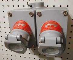 APPLETON ENR22201 RECEPTICAL INTERLOCKED WITH SWITCH FOR HAZARDOUS LOCATIONS