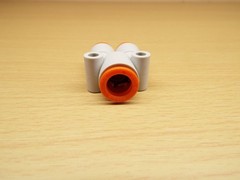 SMC KQ2U09-11A ONE TOUCH FITTNG “Y” DIFFERENT DIAMETER UNION 3/8 x 5/16 5/16