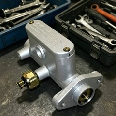 Primary Cylinder with Reservoir Threaded Hydraulic Primary Cylinder OE Spec