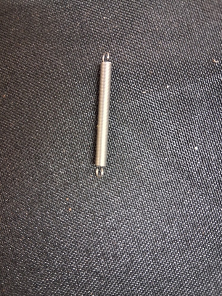 LE 016A 04 S. Extension Spring: LOT OF 25 OD 0.125 in, FL 1.375 in, Stainless S