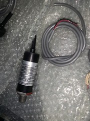 LOT OF 4 Barksdale 303H3-12CG-10-P Pressure Transducer 0-2000 3 NEW 1 USED