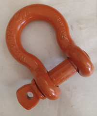 Columbus McKinnon 7/8″ Screw Pin Anchor Shackle #M653 (6 1/2T WLL) – Orange