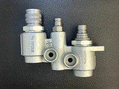 Hydraulic Coupler Assembly Block for most skid loaders 48MM no inlets