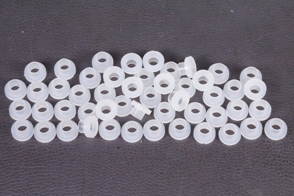 Lot of 50 10SC004009 Essentra #4 M2.5 Nylon Shoulder Washer 6mm OD 2.9mm ID NOS