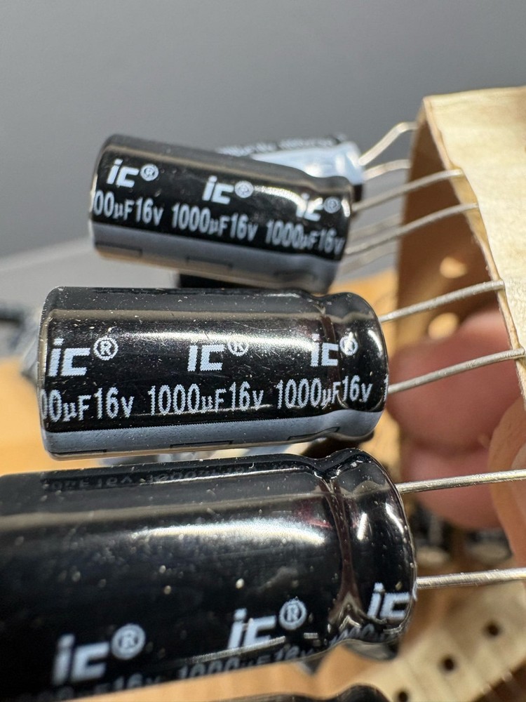 500 PCS Illinois Capacitor 1000uF 16V Radial Electrolytic Capacitors CKR 10x20mm