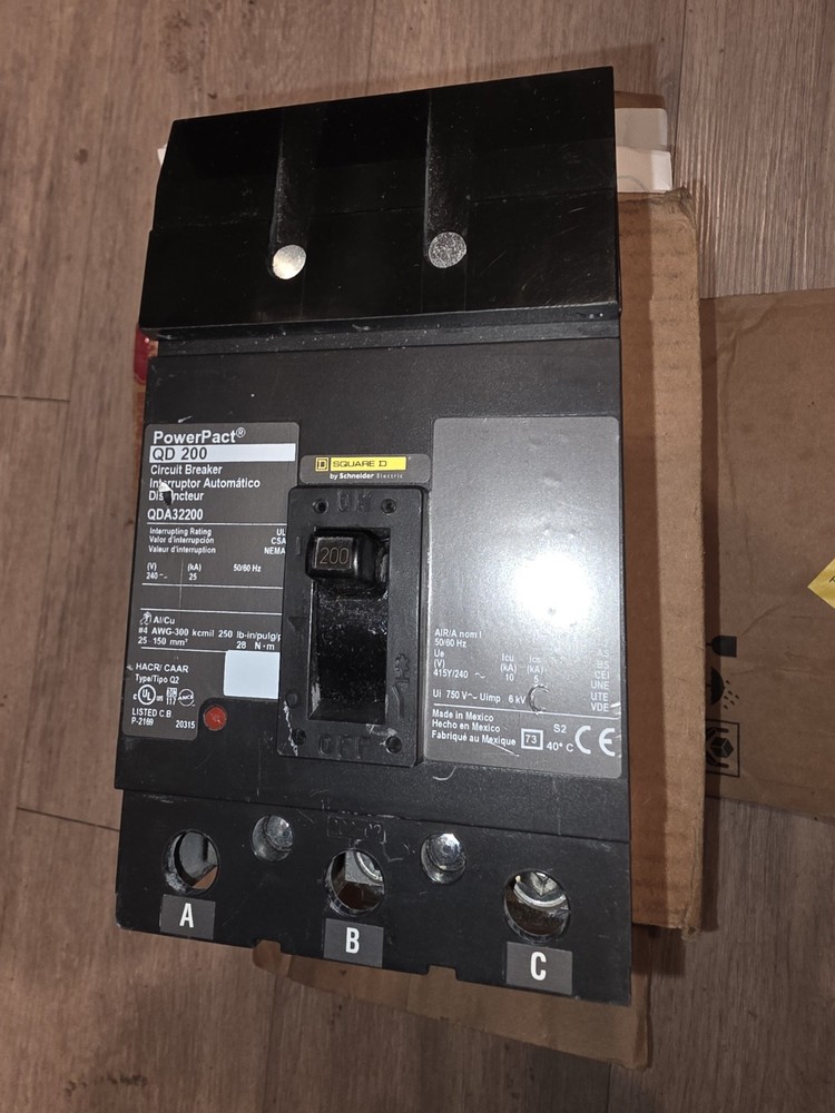 Square D QDA32200 Circuit Breaker
