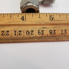 1 Swagelok Stainless Steel Male Run 3/8″ Tube x 3/8″ Male NPT SS-600-3-6TMT