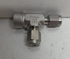 NEW NO BOX! SWAGELOK 1/8″ TUBE OD X 1/8″ FNPT STAINLESS RUN TEES SS-200-3TFT