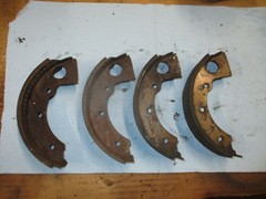 JOHN DEERE 316 318 330 332 420 TRACTOR REAR BRAKE SHOES (4) AM116982 $455+ JD